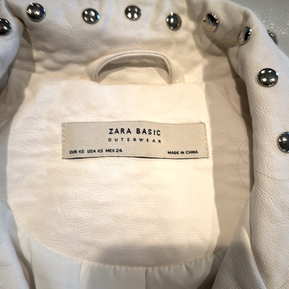 Zara PU leather jacket in ivory with champagne gold studs in size xs. New no tag - Picture 3 of 4